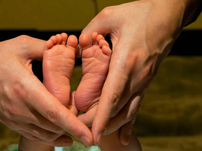 primeira infancia desenvolvimento humano pé bebe